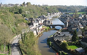 Une vue de DINAN en bords de Rance...